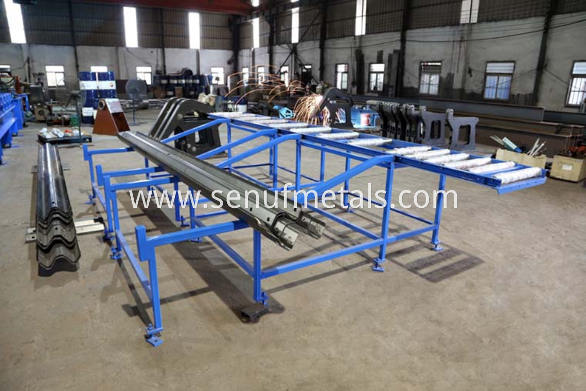 highway guardrail forming machine exit rack